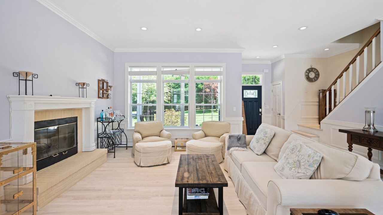 Photo of Livingroom in Wainscott Woods