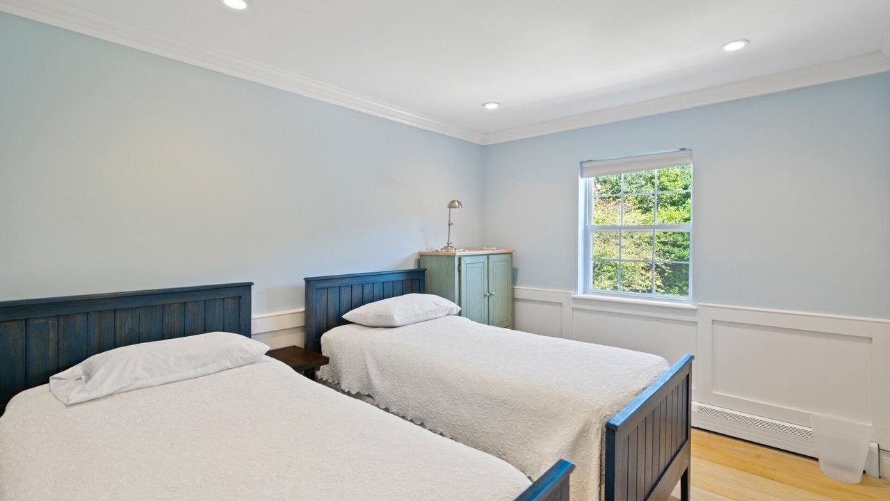 Photo of Bedroom in Wainscott Woods