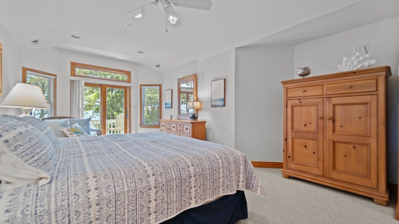 Photo of Bedroom in Monteray Shores