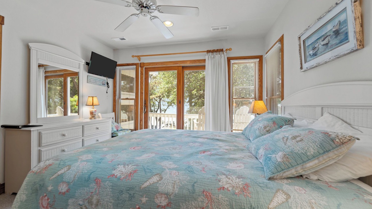Photo of Bedroom in Monteray Shores