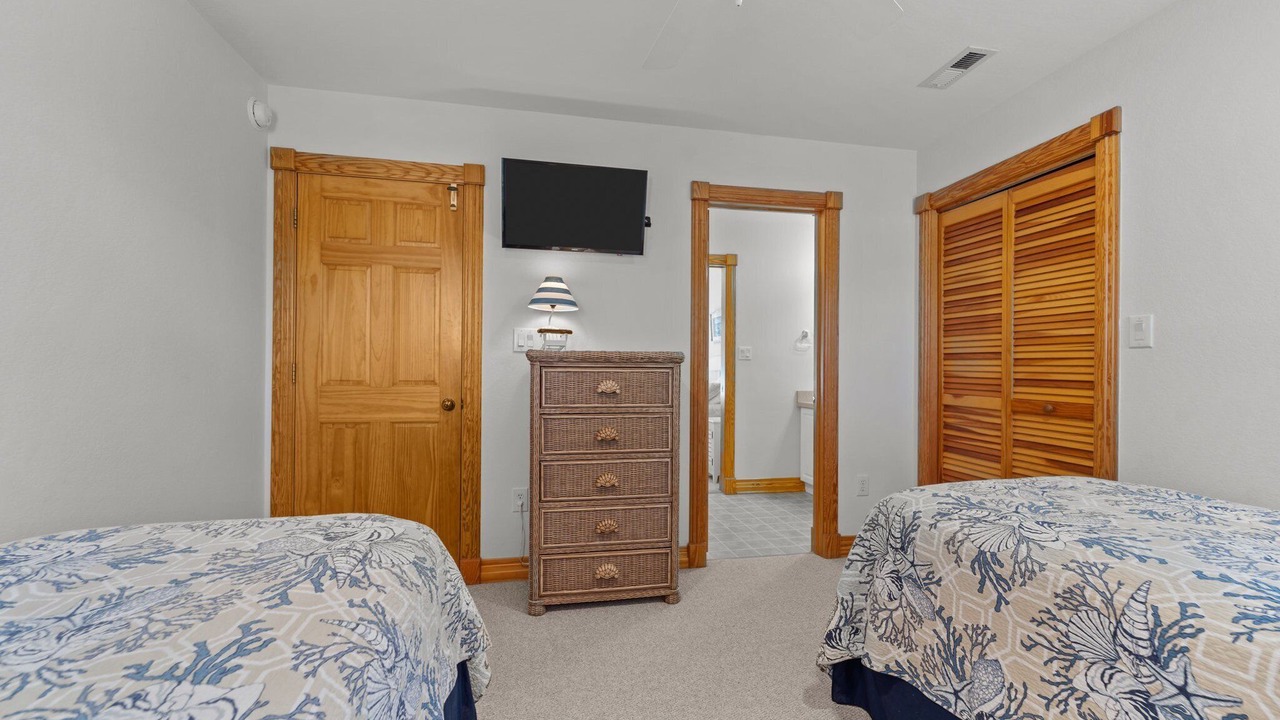 Photo of Bedroom in Monteray Shores