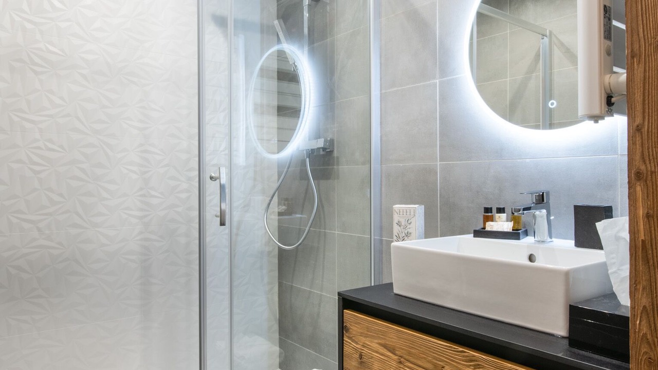 Photo of Bathroom in Arc-1950