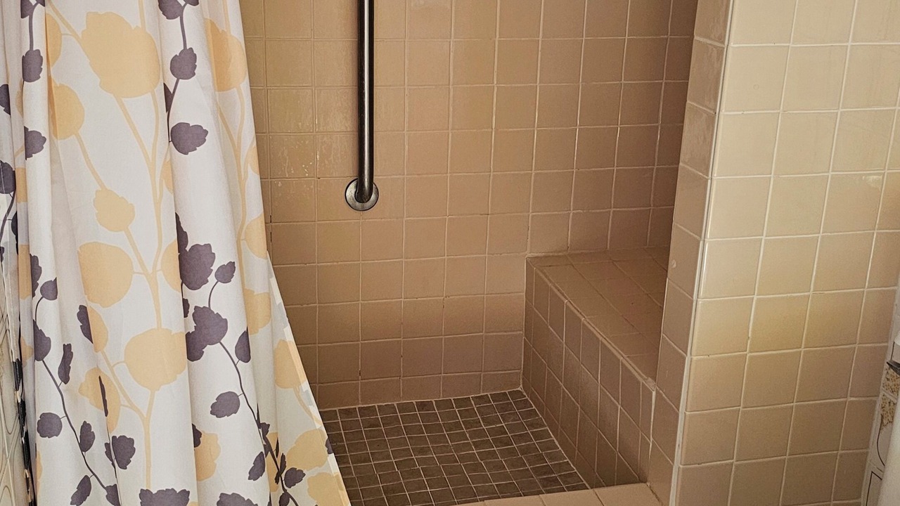 Photo of Bathroom in Estate Recovery Hill