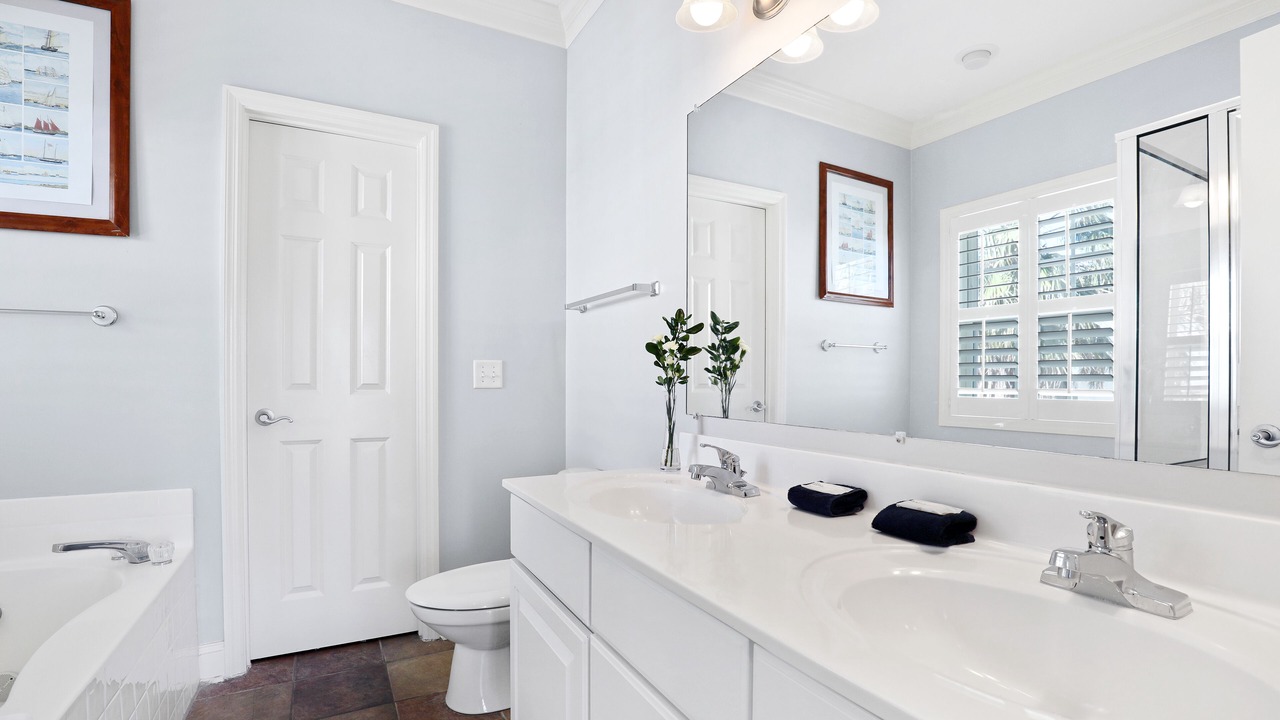 Photo of Bathroom in Waters Edge