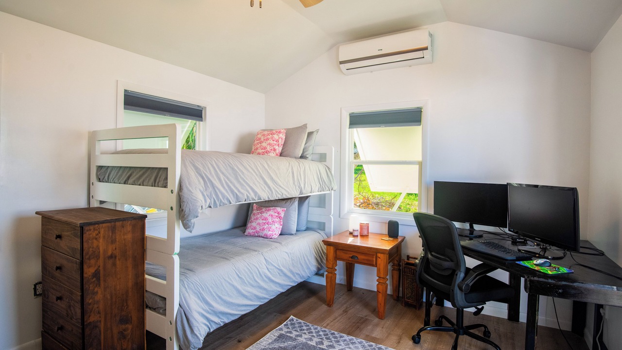 Photo of Bedroom in Man O War Cay