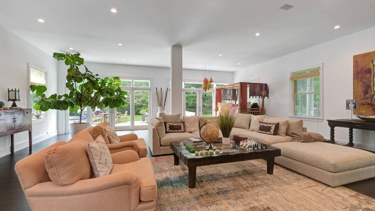 Photo of Livingroom in Wainscott
