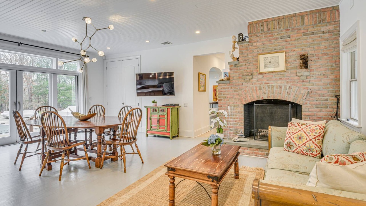 Photo of Livingroom in Wainscott
