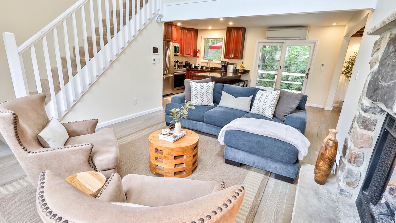Photo of Livingroom in Tobyhanna