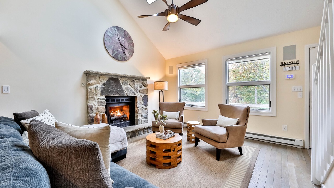 Photo of Livingroom in Tobyhanna