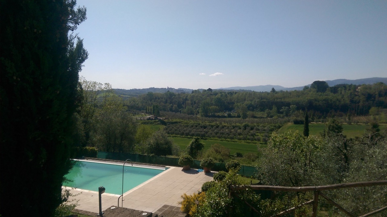 Photo of Outdoor in Lari