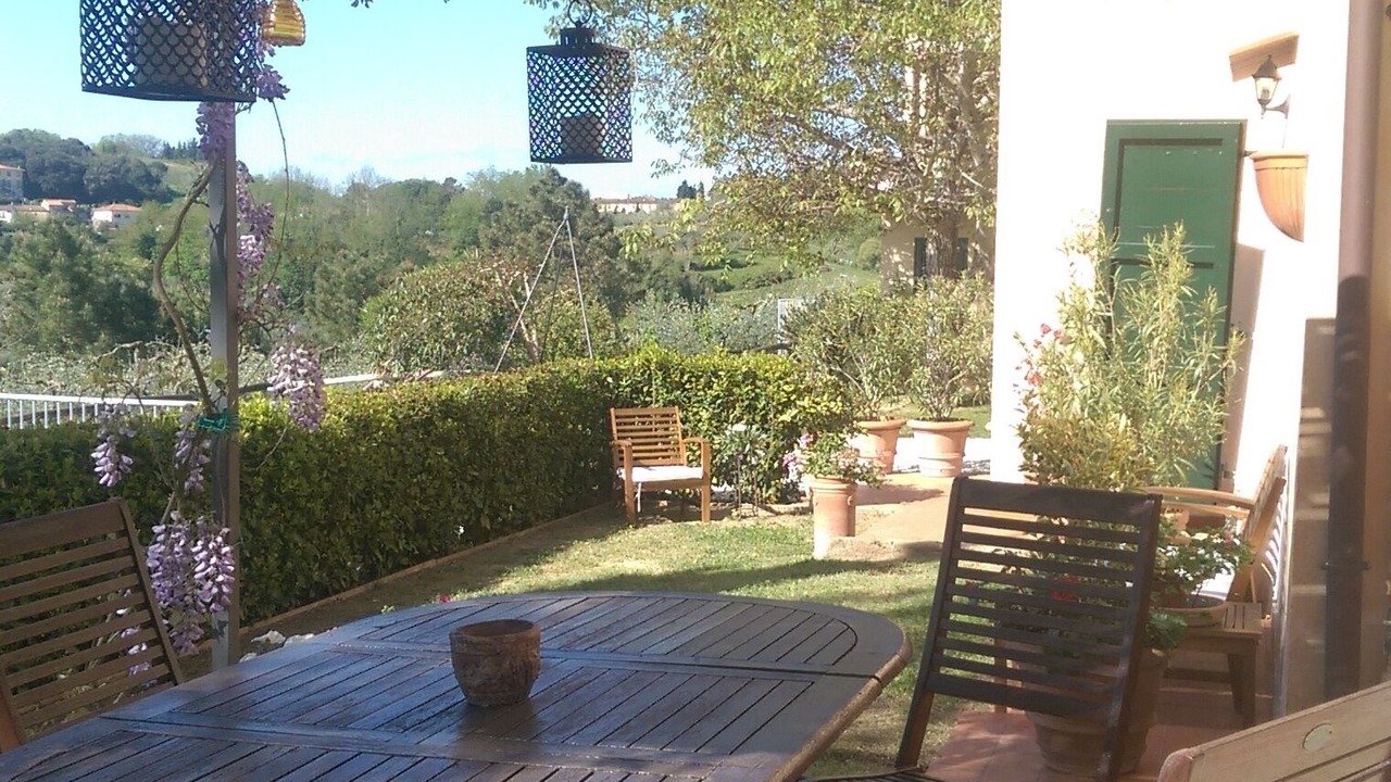 Photo of Outdoor in Lari