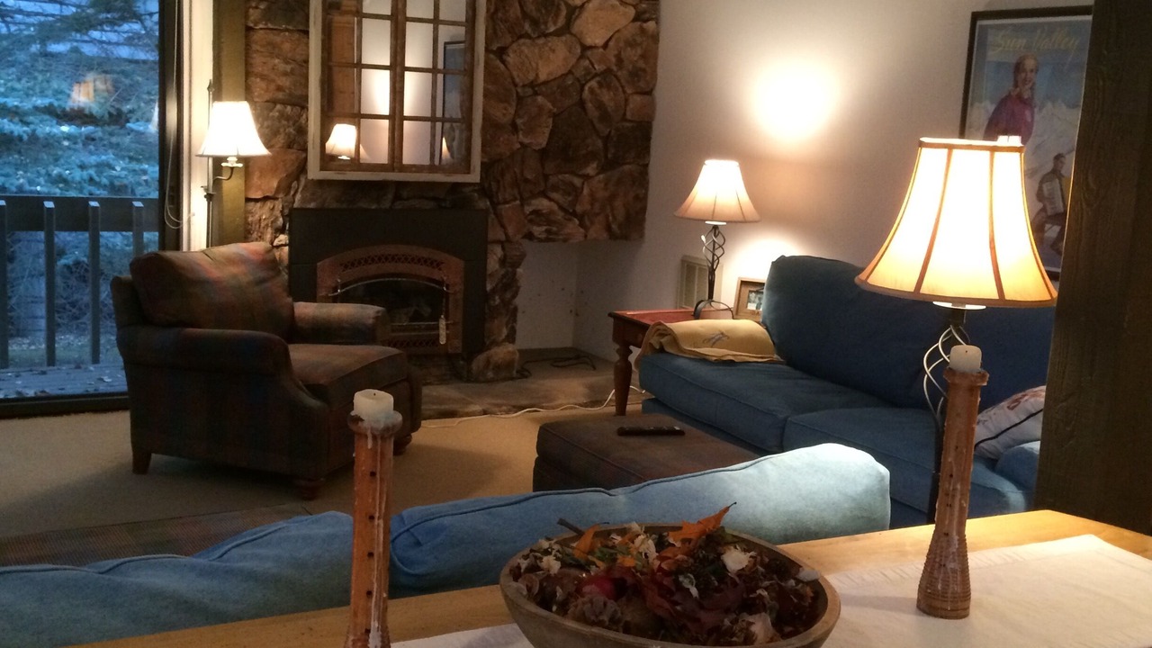Photo of Livingroom in Elkhorn Village