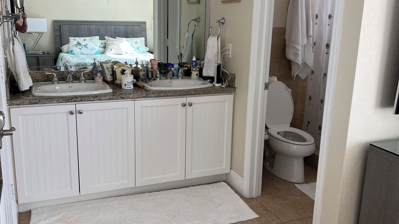 Photo of Bathroom in Alice Town