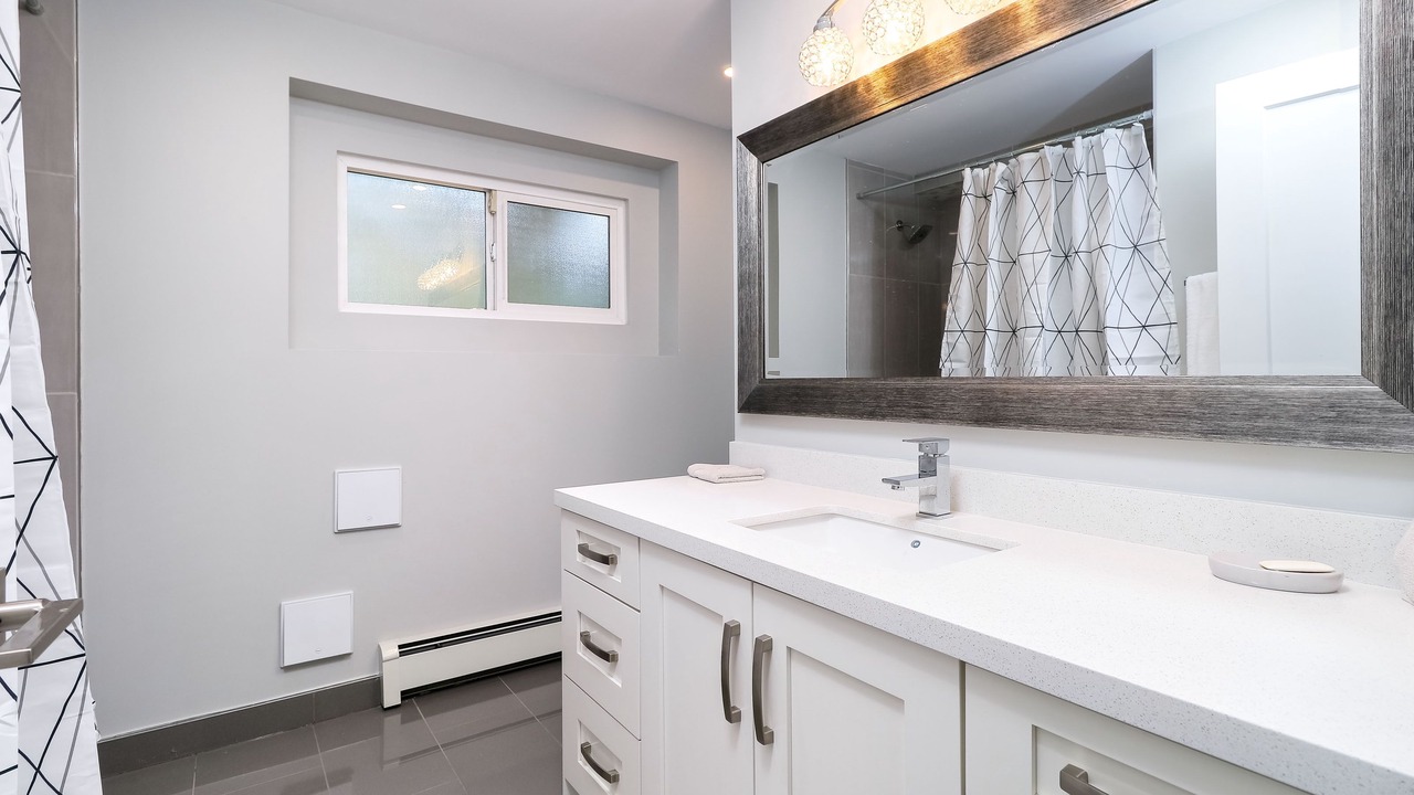Photo of Bathroom in Hollyburn