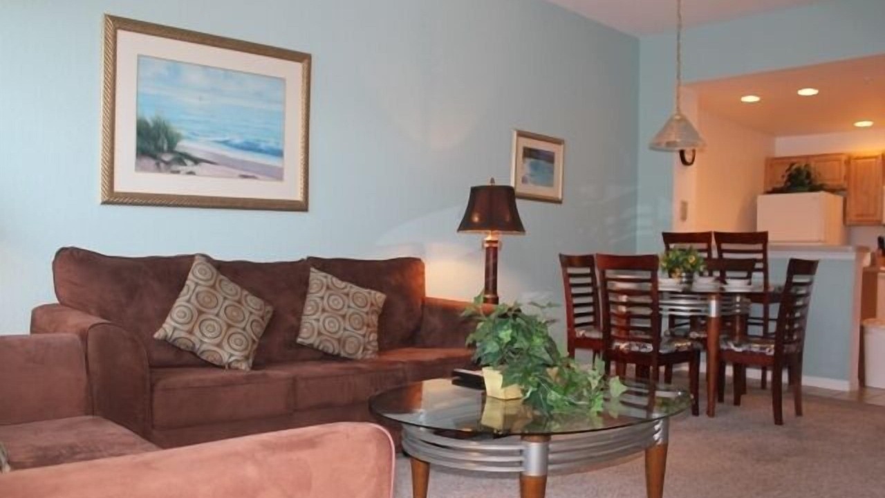 Photo of Livingroom in Venetian Bay Villages