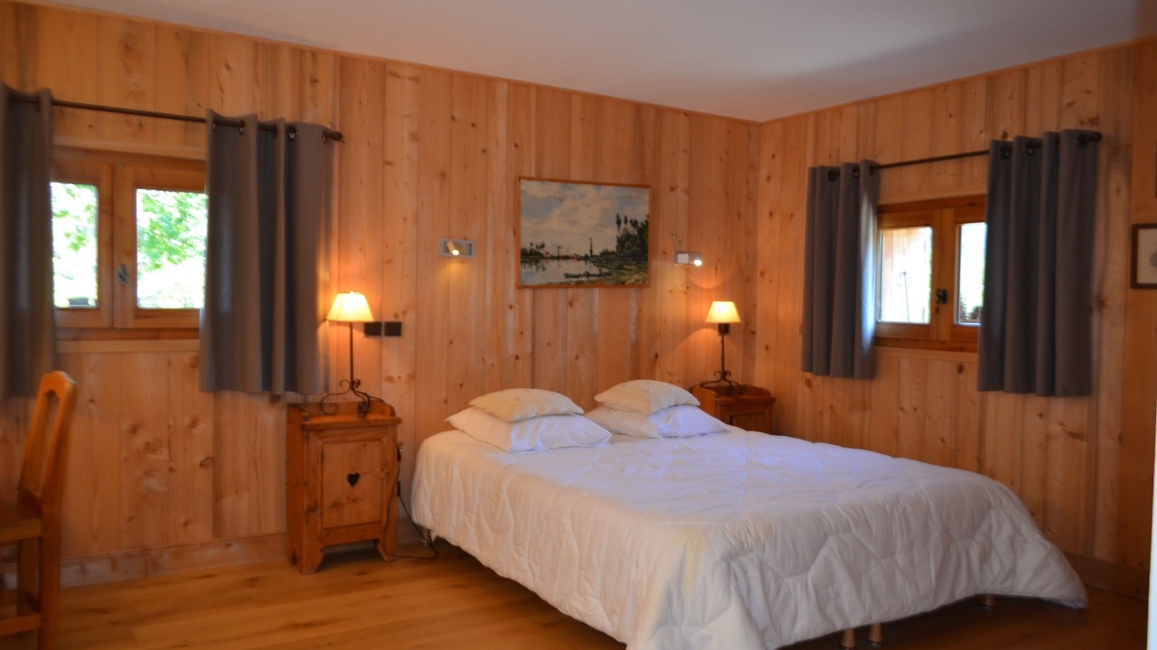 Photo of Bedroom in Demi-Quartier