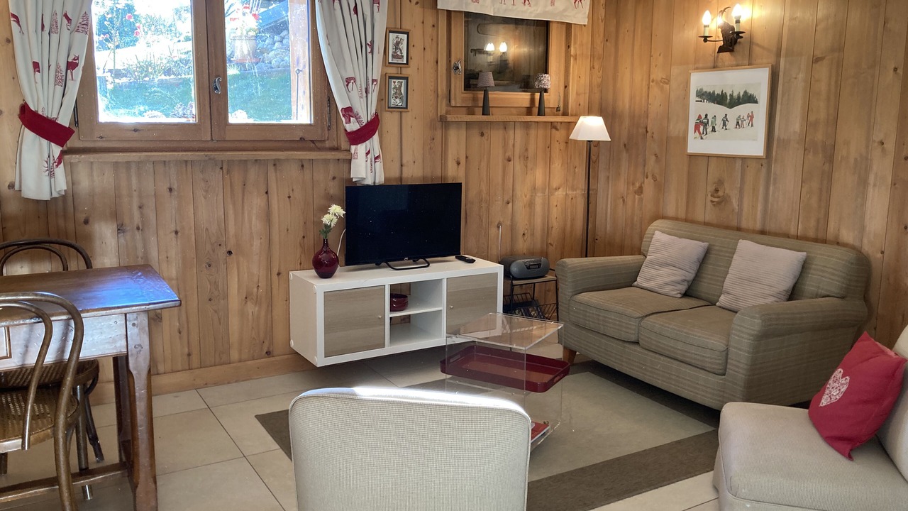 Photo of Livingroom in Demi-Quartier