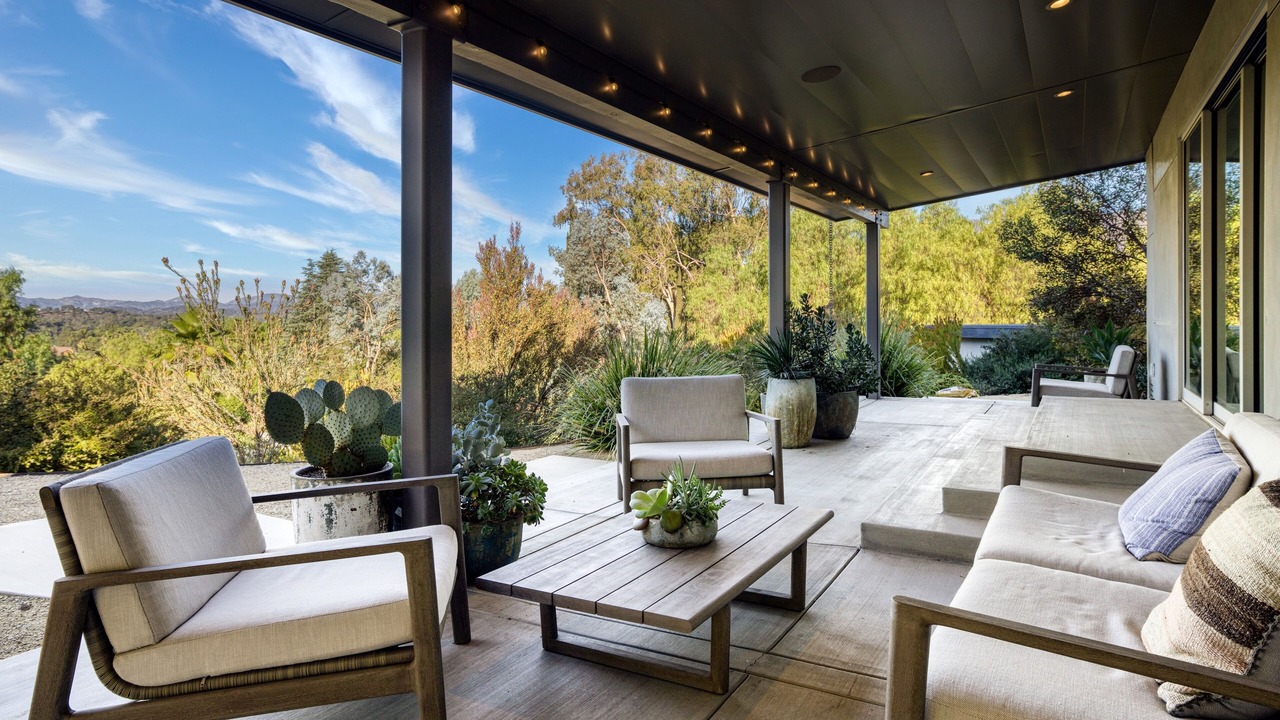 Photo of Outdoor in Meiners Oaks