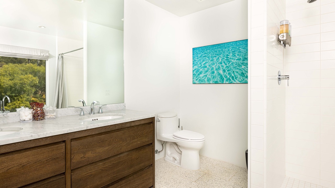 Photo of Bathroom in Meiners Oaks