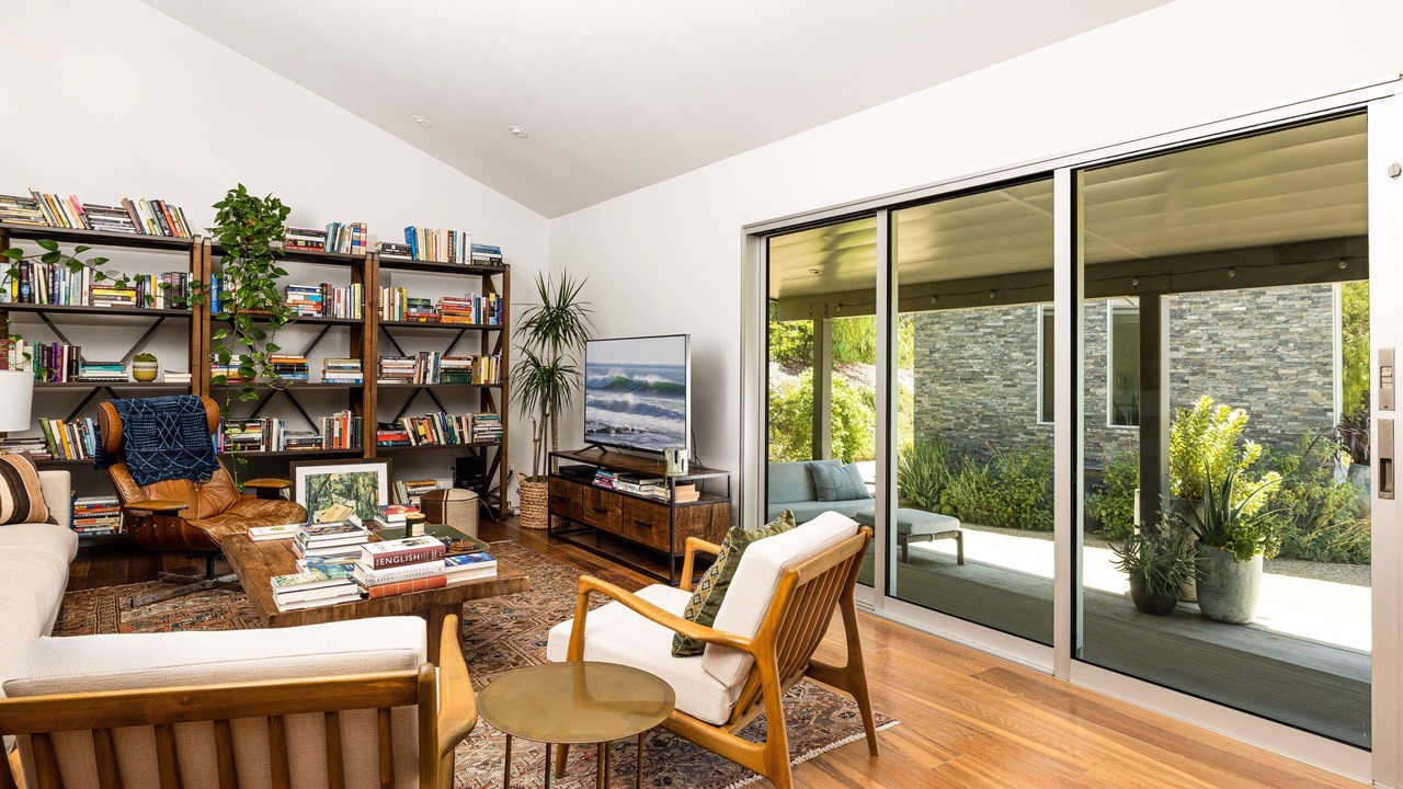 Photo of Livingroom in Meiners Oaks