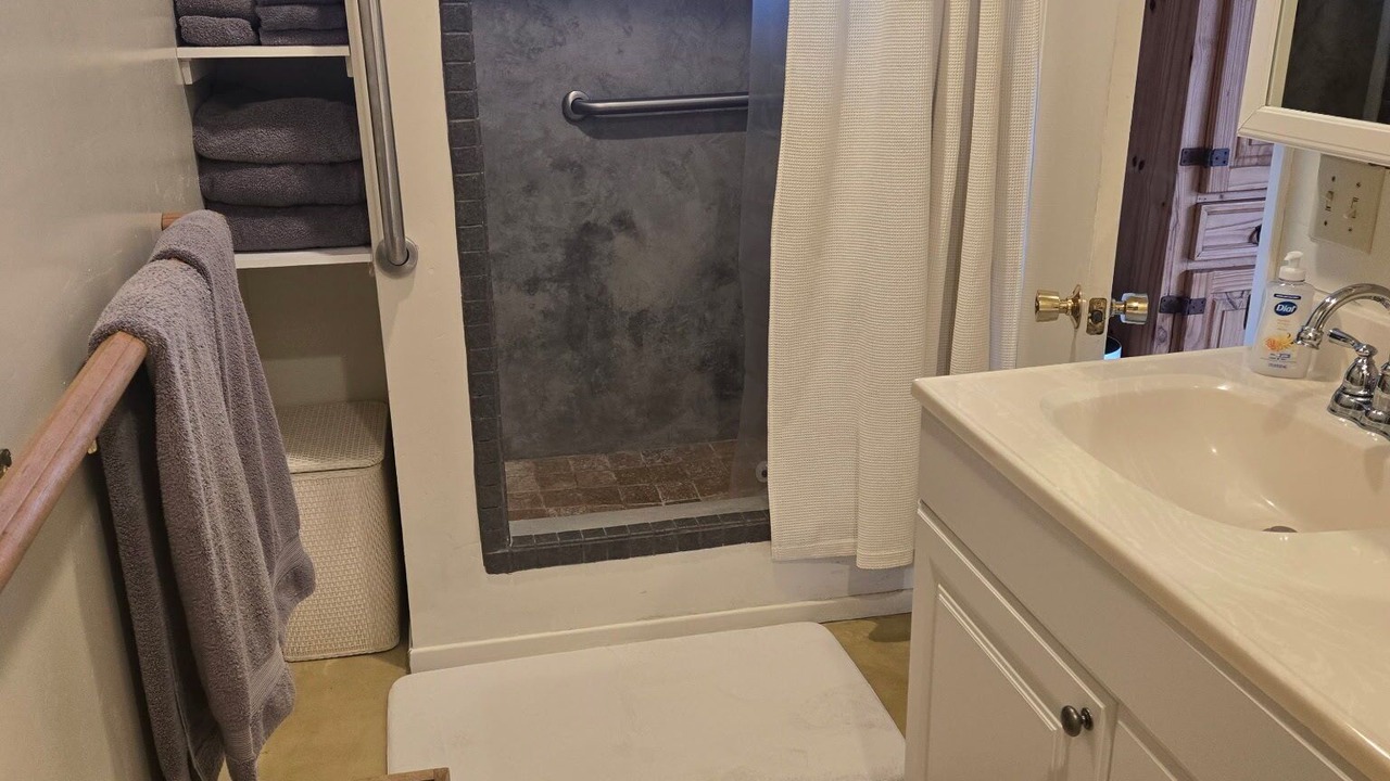 Photo of Bathroom in Alta Mesa