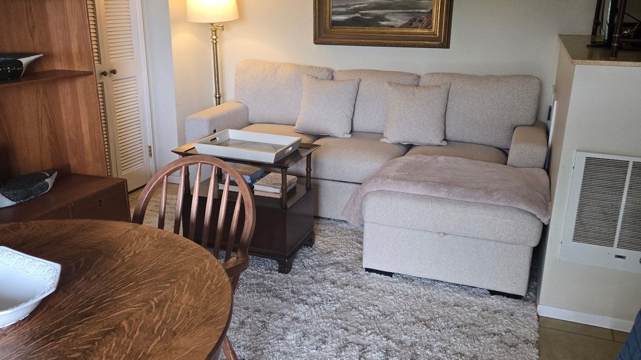 Photo of Livingroom in Alta Mesa