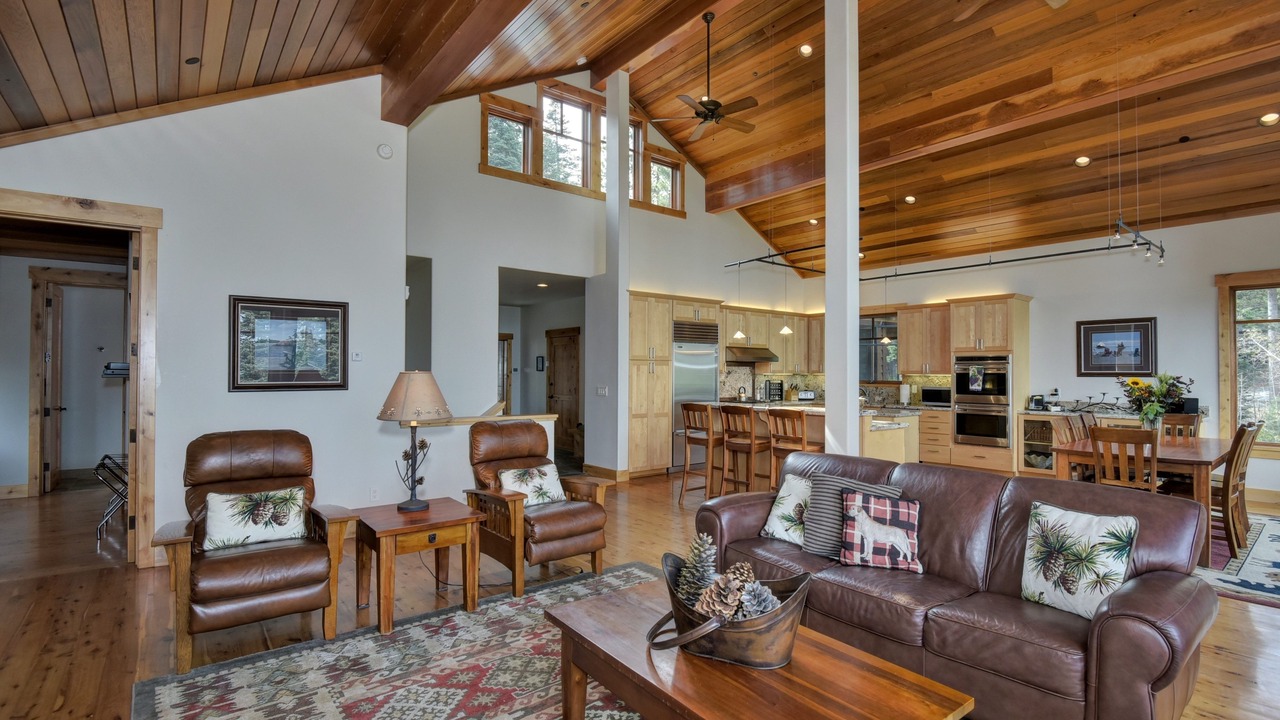 Photo of Livingroom in Tahoma