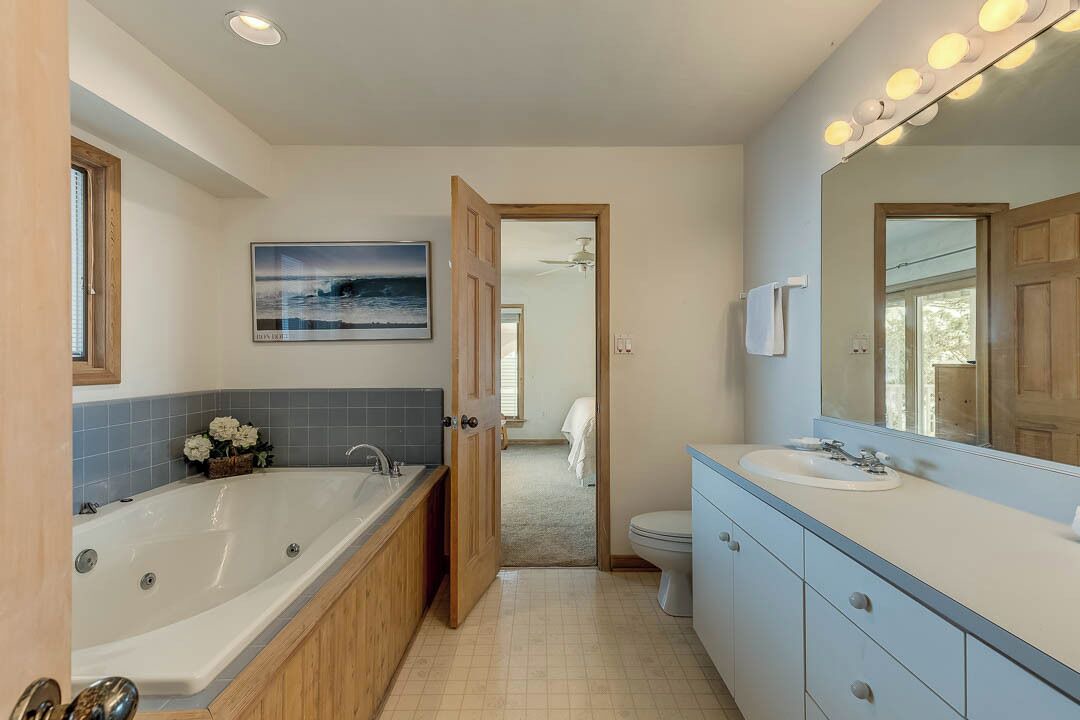 Photo of Bathroom in Monteray Shores