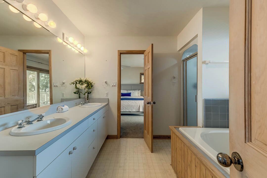 Photo of Bathroom in Monteray Shores