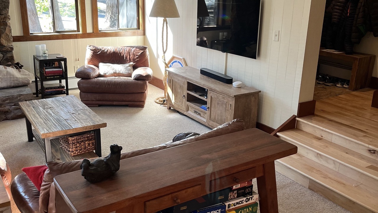 Photo of Livingroom in Tahoe Tavern