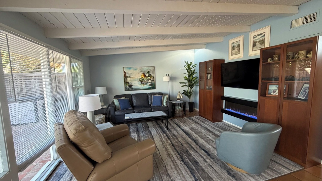 Photo of Livingroom in Pierpont Bay