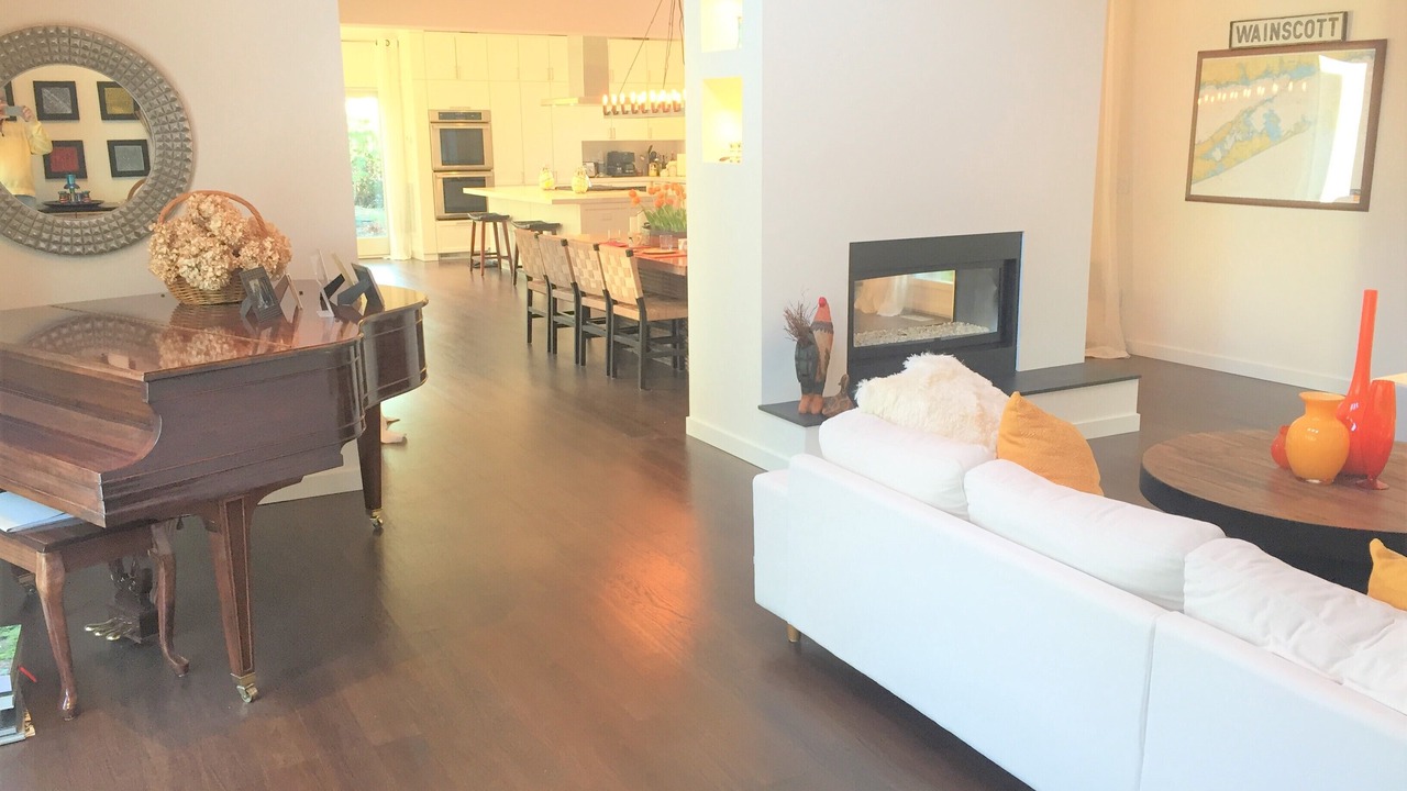 Photo of Livingroom in Wainscott Woods