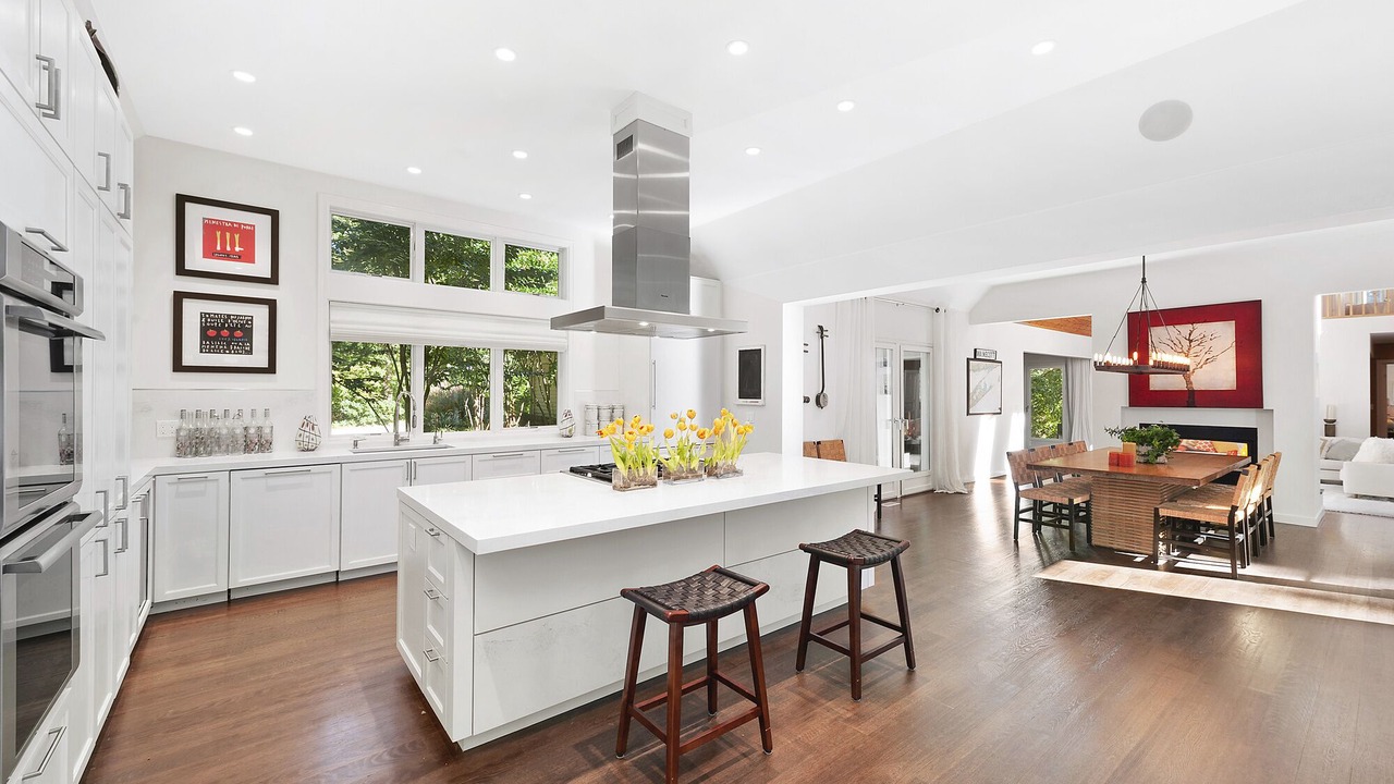 Photo of Bedroom in Wainscott Woods