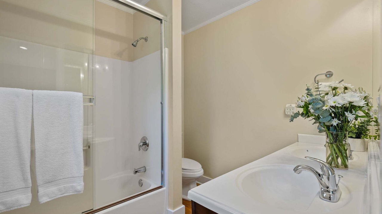 Photo of Bathroom in Oak Park