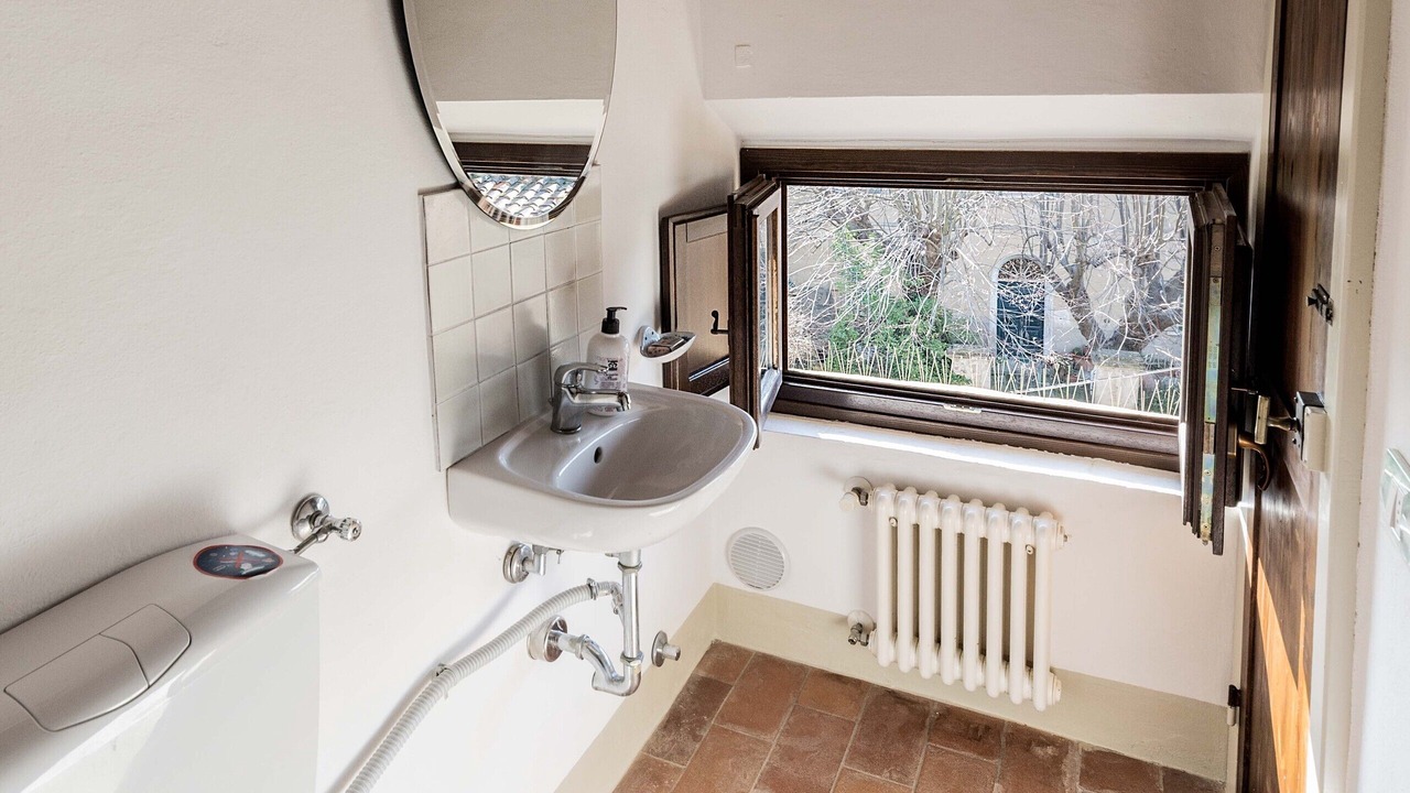 Photo of Bathroom in Lari
