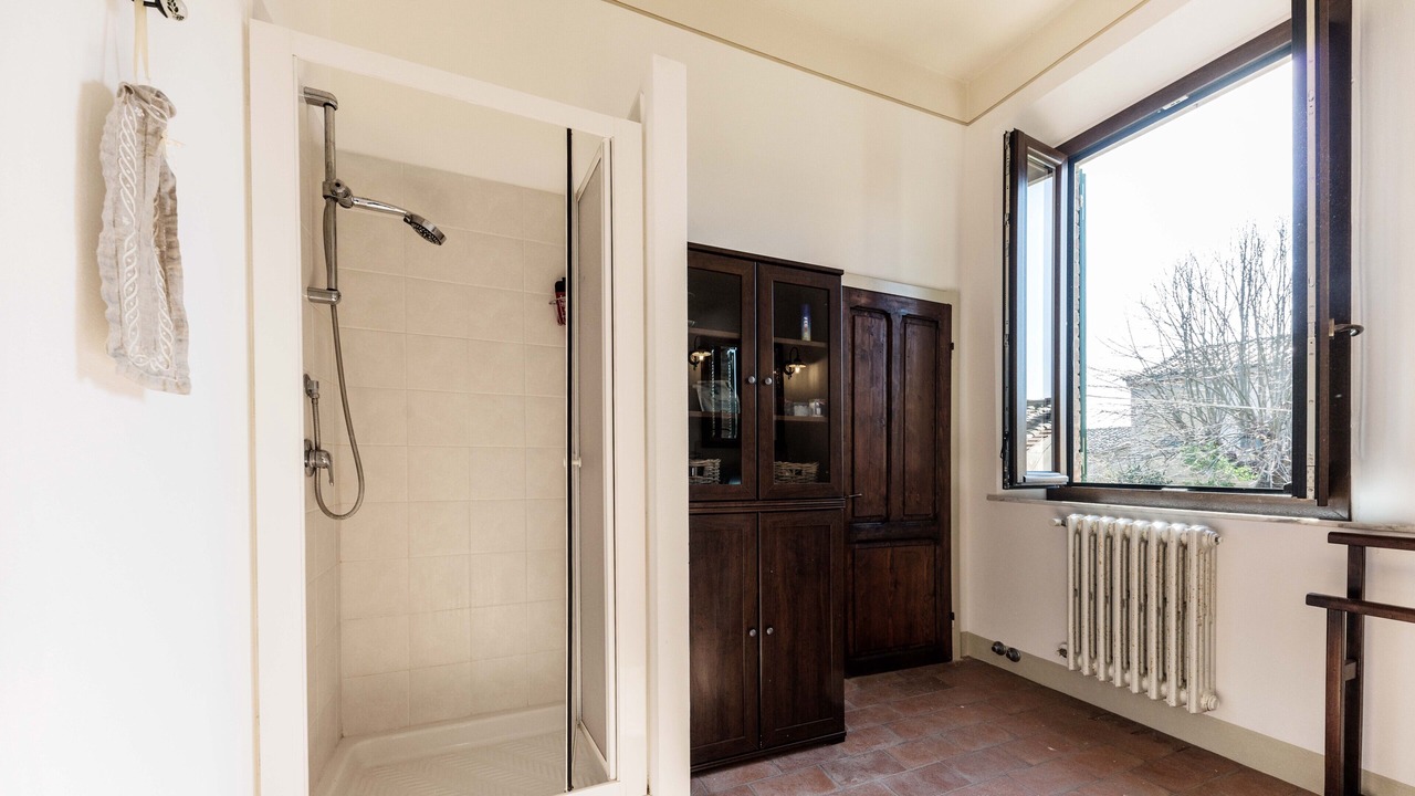 Photo of Bathroom in Lari