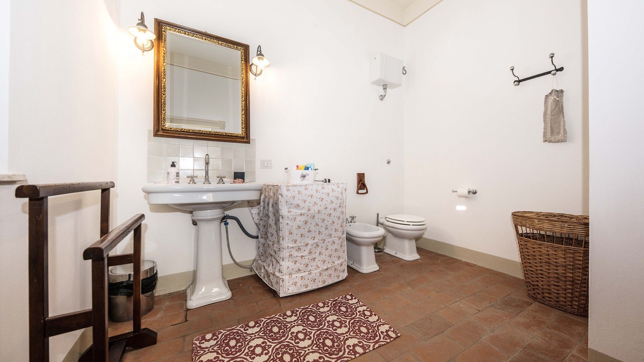 Photo of Bathroom in Lari