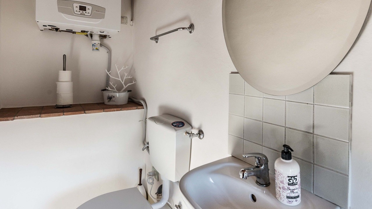 Photo of Bathroom in Lari