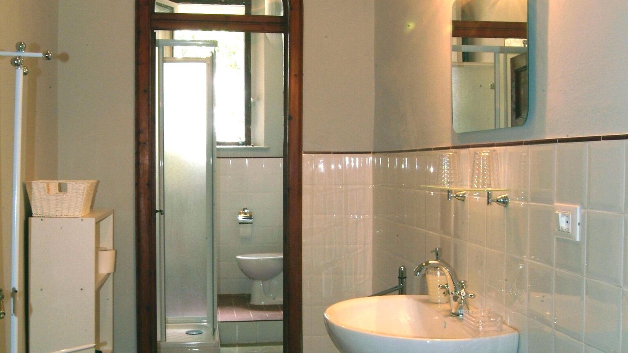 Photo of Bathroom in Lari