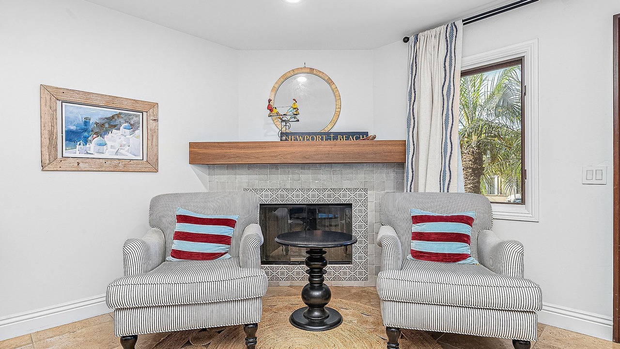 Photo of Livingroom in Balboa Peninsula