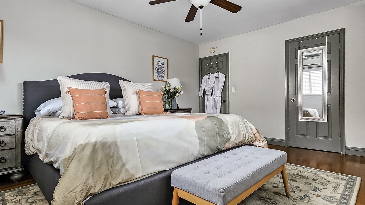 Photo of Bedroom in Washington Culver