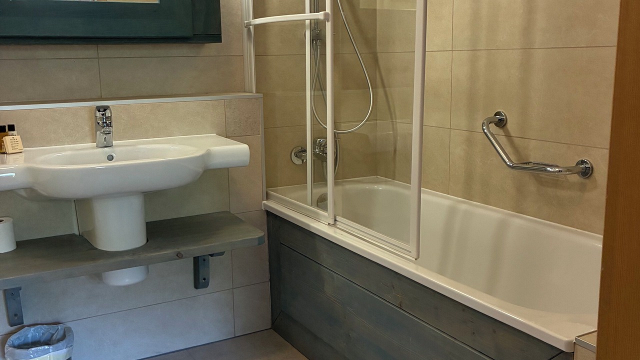 Photo of Bathroom in Arc-1950
