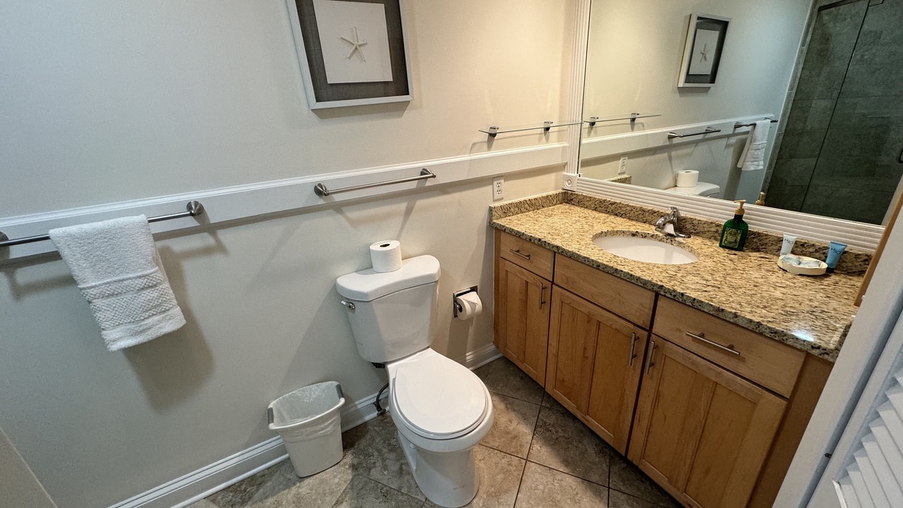 Photo of Bathroom in Night Heron
