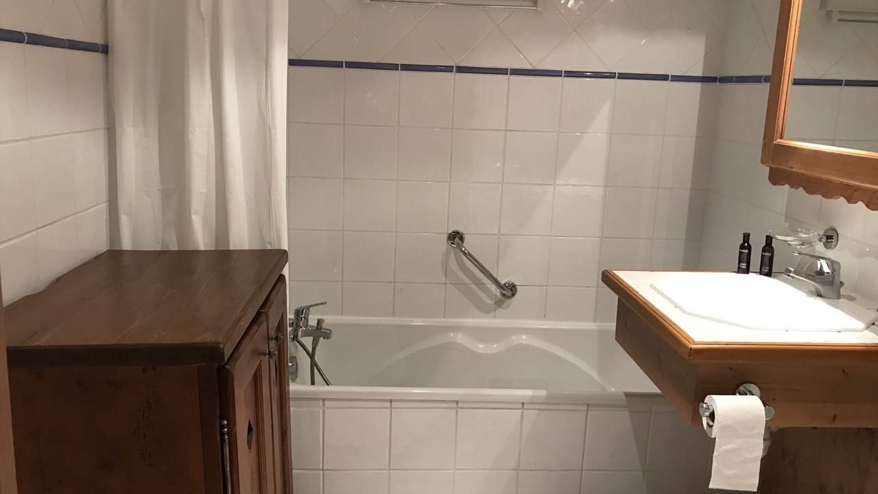 Photo of Bathroom in Arc-1800