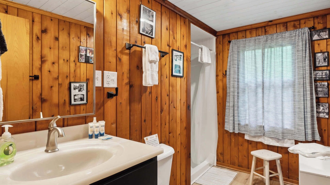 Photo of Bathroom in Sturgeon Bay