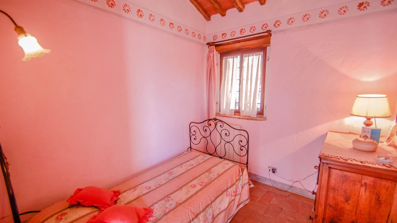 Photo of Bedroom in Buti
