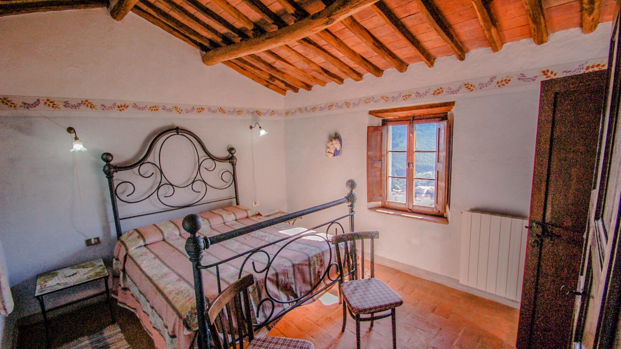 Photo of Bedroom in Buti