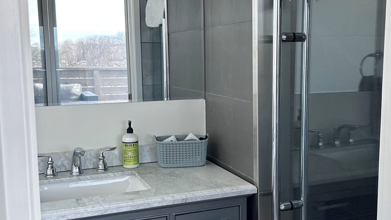 Photo of Bathroom in Queens Square