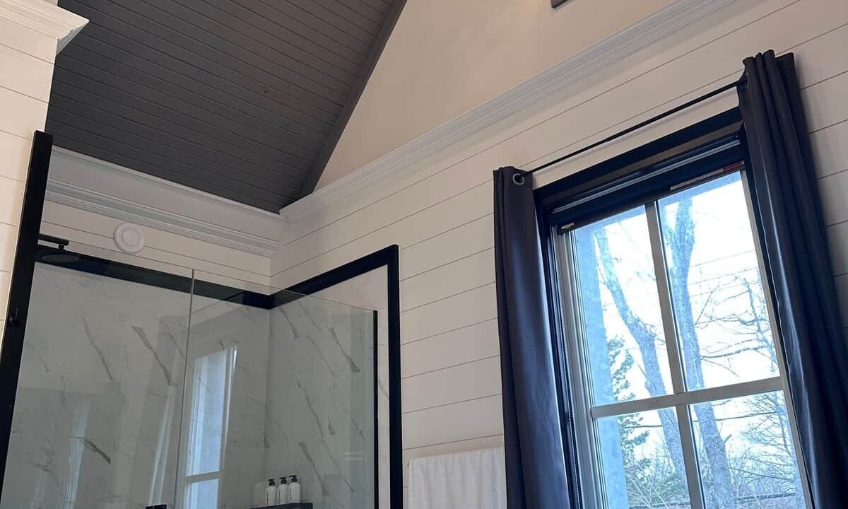 Photo of Bathroom in Queens Square