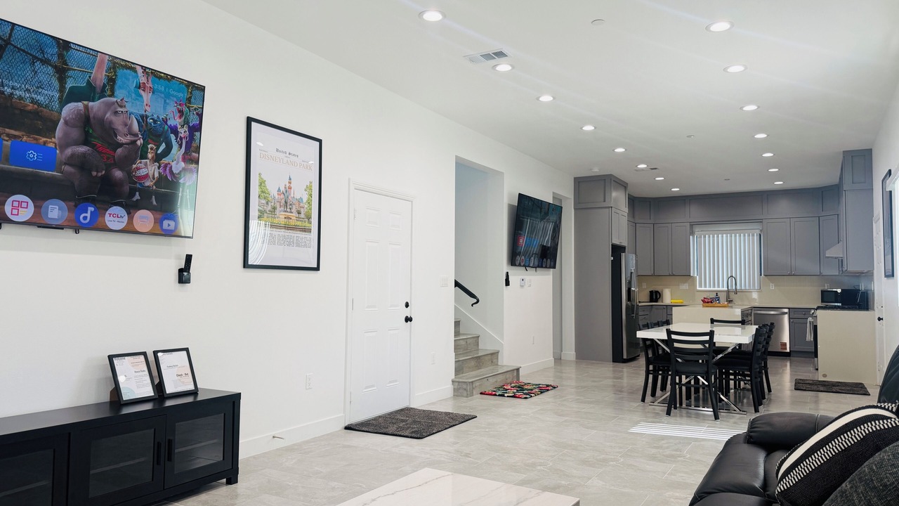 Photo of Livingroom in Midway City
